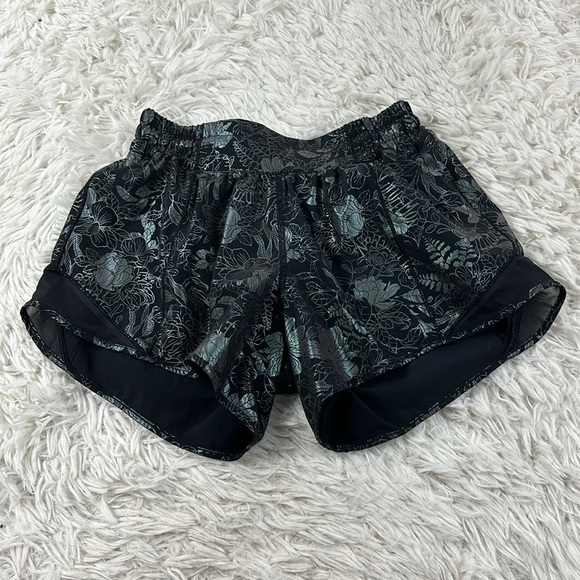 Lululemon Hotty Hot Low-Rise Lined Short 4" Logo Flourish Black Iridescent Foil - Picture 2 of 7